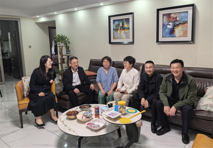 市監(jiān)理咨詢有限公司中秋節(jié)慰問(wèn)退休老干部